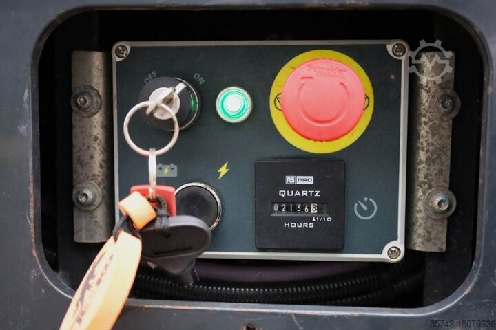 Grue mobile Jekko SPX532CL2 Electric, Remote Controlled, 17.3m Lifti