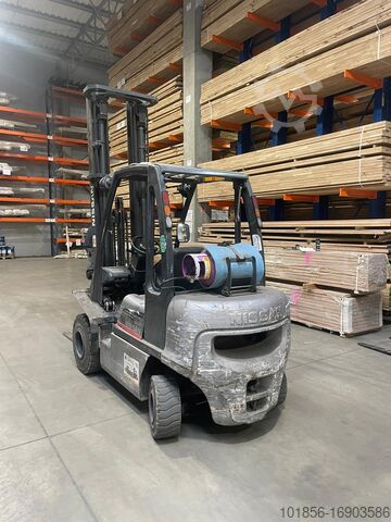 Gaffeltruck Nissan UD02A25PQ