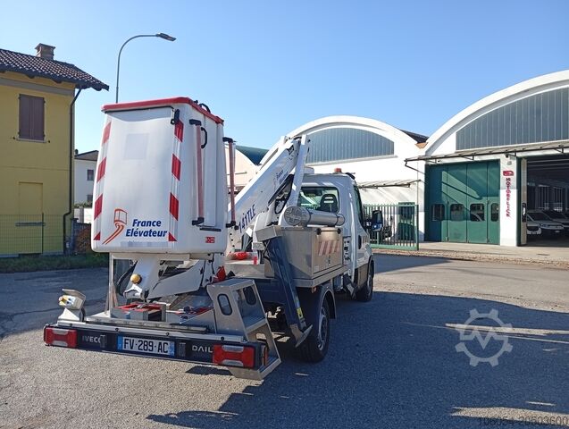 Emelőkosaras furgon Iveco Daily 35