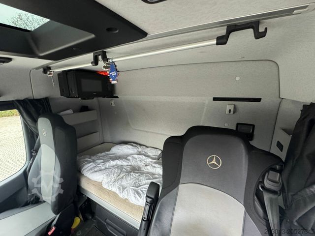 Lastbilsmonterad kran MERCEDES-BENZ Arocs 3253 8x4 Abrollkipper Kran Palfinger 37002