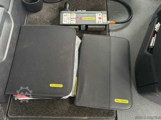 Grúa montada en camión MERCEDES-BENZ Arocs 3253 8x4 Abrollkipper Kran Palfinger 37002