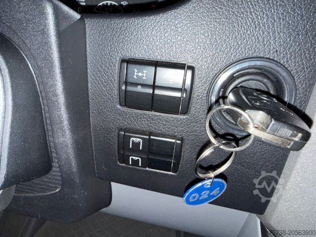 Minibus MERCEDES-BENZ Sprinter 319 CDI 4x4/9-Sitze/Automatik/Xenon