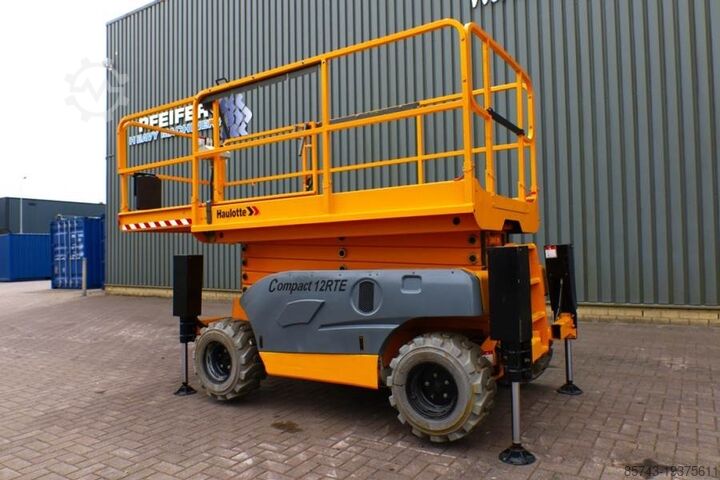 Ngritës me gërshërë Haulotte Compact 12RTE Electric, 12m Working Height, 450kg