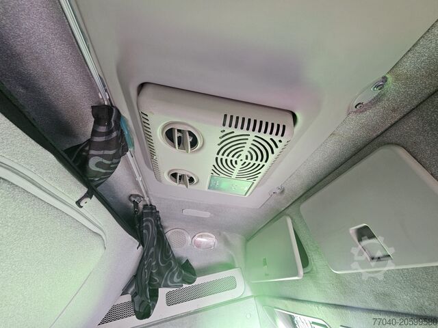 有平板和防水布的卡车 Iveco Stralis AT260S46 Y/PS