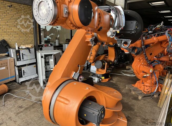 الروبوتات الصناعية KUKA KR360-2 KRC2 ED05