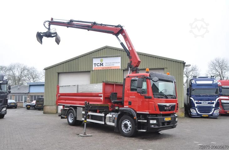Kipper met kraan MAN TGM 18.250 2-SIDE KIPPER HIAB CRANE COMPRESSO...