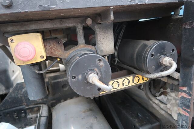 טיפר עם מנוף MAN TGS 26.320 6X2-4/ HMF 1643 Z CRANE/