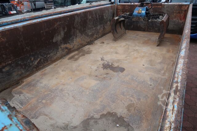 טיפר עם מנוף MAN TGS 26.320 6X2-4/ HMF 1643 Z CRANE/