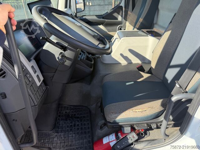 Camión caja Volvo FL 250 16T FURGON EURO 6