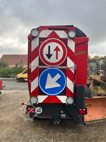 Koksnes šķeldotājs ar pārkraušanas bunkuru Ufkes930 8 Greentec cheetah 30/8 Cheetah 30/8