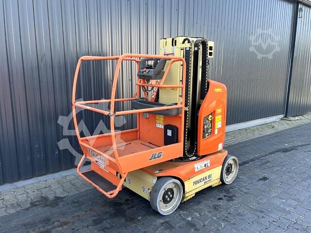 Plate-forme de mât télescopique JLG Toucan 8E
