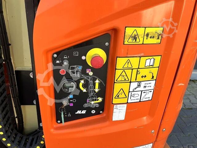 Plate-forme de mât télescopique JLG Toucan 8E