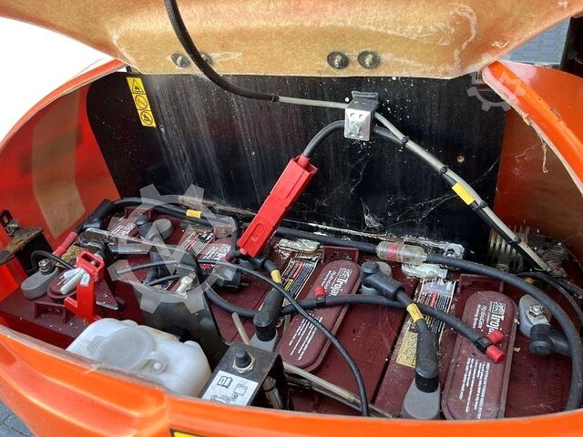 Plate-forme de mât télescopique JLG Toucan 8E
