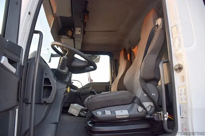 Camion-grue MAN TGM 18.240