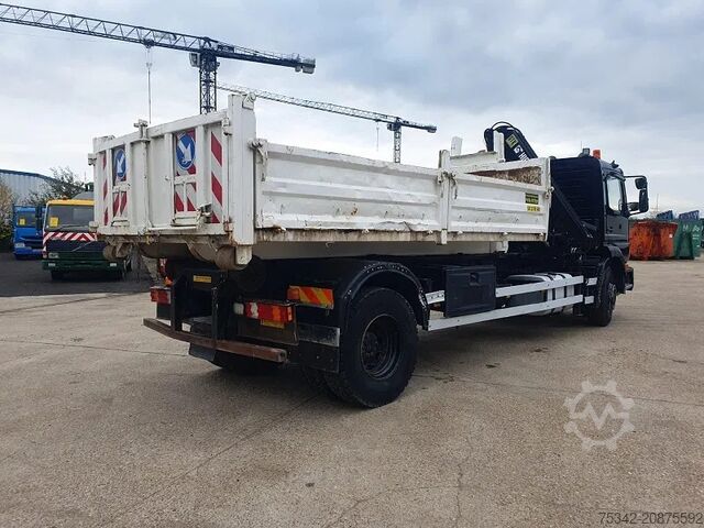 Camion-grue Mercedes-Benz Atego 1928