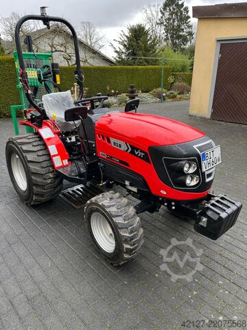Traktor mit Heckstapler + Bodenfräse Fieldtrac 918 D