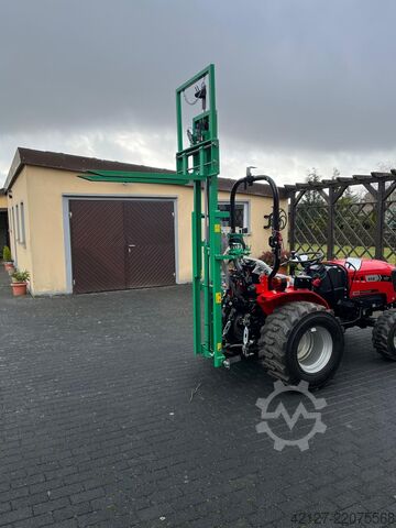 Traktor mit Heckstapler + Bodenfräse Fieldtrac 918 D