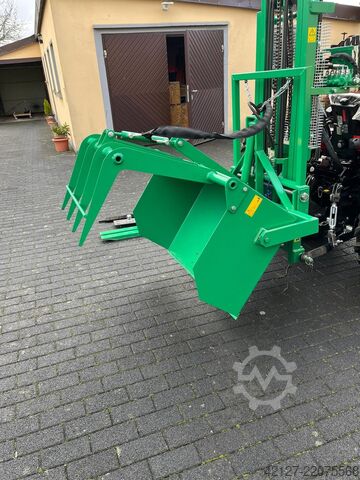 Traktor mit Heckstapler + Bodenfräse Fieldtrac 918 D