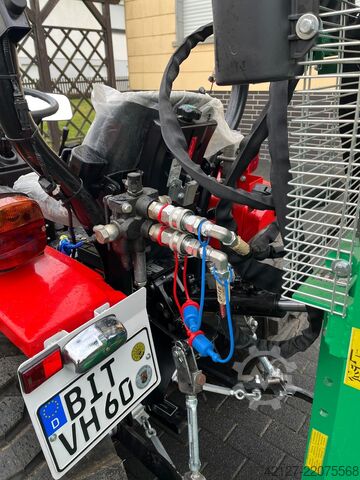 Traktor mit Heckstapler + Bodenfräse Fieldtrac 918 D