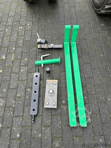 Traktor mit Heckstapler + Bodenfräse Fieldtrac 918 D