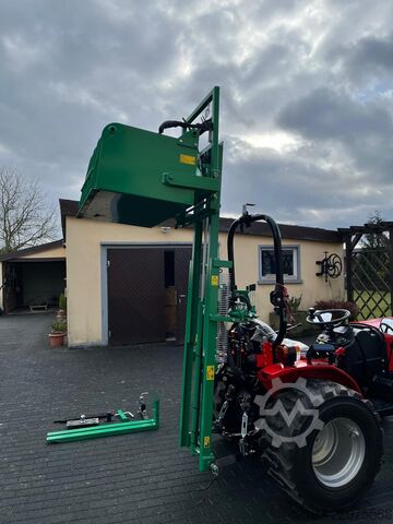 Traktor mit Heckstapler + Bodenfräse Fieldtrac 918 D