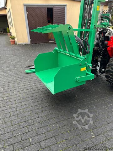 Traktor mit Heckstapler + Bodenfräse Fieldtrac 918 D