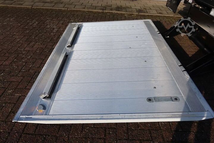 Box body Mitsubishi Canter 7 C 18 Bak + klep 1000KG Euro 6