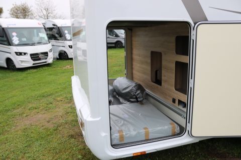 Daļēji integrēta kemperis Eura Mobil Profila T 720 EB