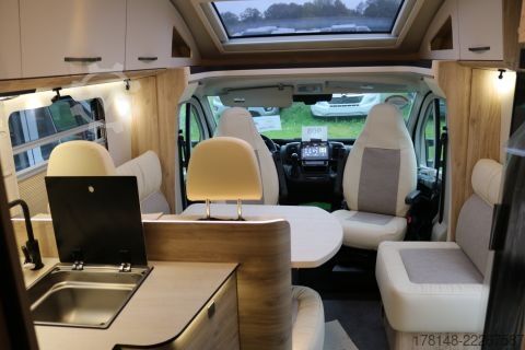 Daļēji integrēta kemperis Eura Mobil Profila T 720 EB