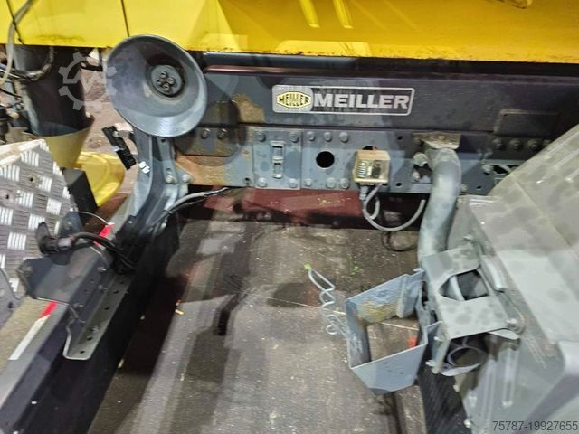 Abrollkipper MERCEDES-BENZ 1518 Haken mit Winterdienst + Kehrausrüstung kom