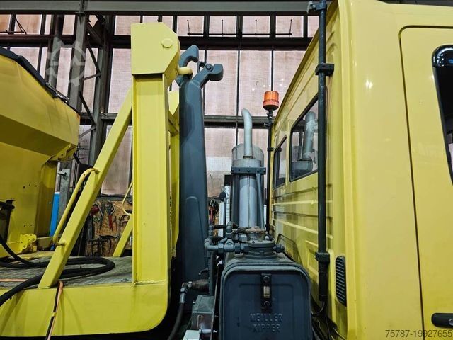 Abrollkipper MERCEDES-BENZ 1518 Haken mit Winterdienst + Kehrausrüstung kom