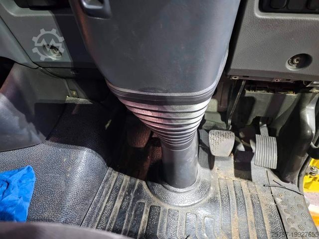 Abrollkipper MERCEDES-BENZ 1518 Haken mit Winterdienst + Kehrausrüstung kom