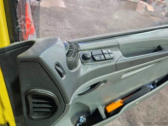 Abrollkipper MERCEDES-BENZ 1518 Haken mit Winterdienst + Kehrausrüstung kom