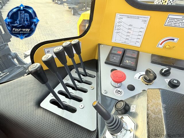 Carrello elevatore a 4 direzioni Combilift C4000 DIESEL TRIPLEX 6000 FORK POSITIONE