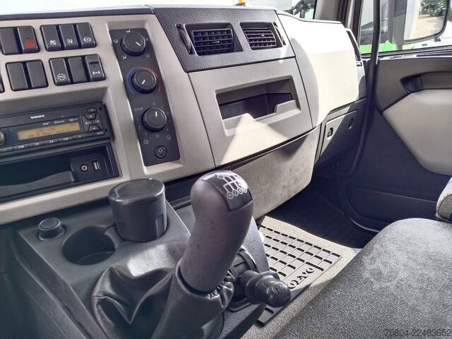 Tenteli düz yataklı kamyon Volvo FL 240