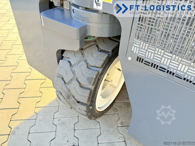 Fjögurra leiða lyftarar Combilift C2500CB DIESEL TRIPLEX 5500 POSITIONER