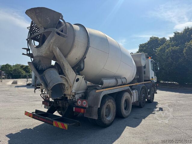 Betonmixer vrachtwagen Iveco Trakker 450