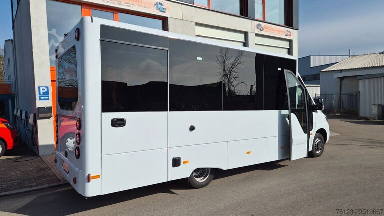 Minibus MERCEDES-BENZ 30 Sitzer Schul- Transferbus 519 Vorlauffahrzeug