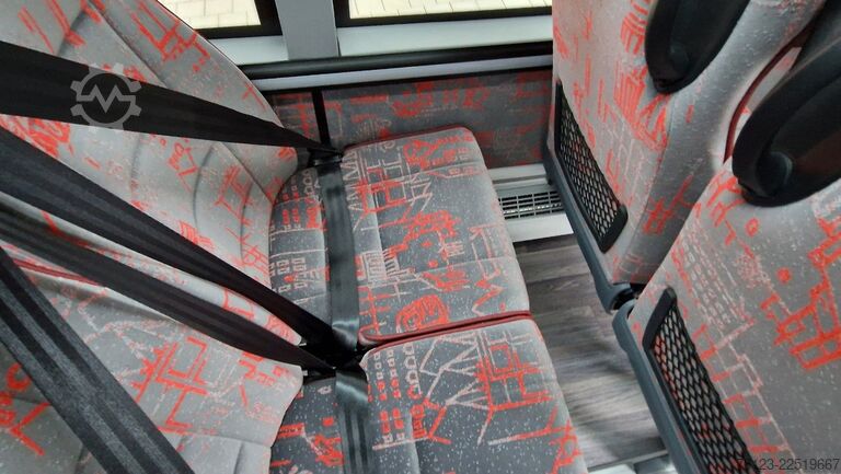 Minibus MERCEDES-BENZ 30 Sitzer Schul- Transferbus 519 Vorlauffahrzeug