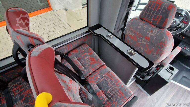 Minibus MERCEDES-BENZ 30 Sitzer Schul- Transferbus 519 Vorlauffahrzeug
