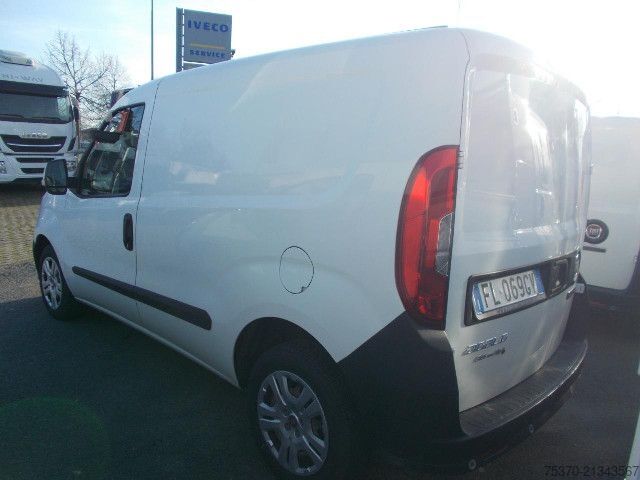 Fourgon tôlé Fiat DOBLO