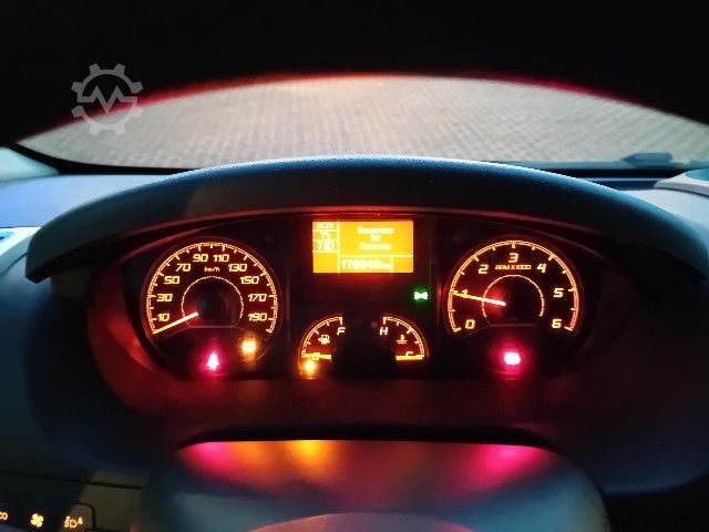 Fourgon tôlé Fiat DUCATO 9 POSTI