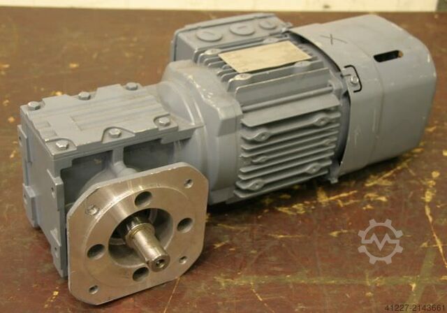 Motor gear 0.75 kW 98 rpm SEW-EURODRIVE WF30DRS80S4BE1