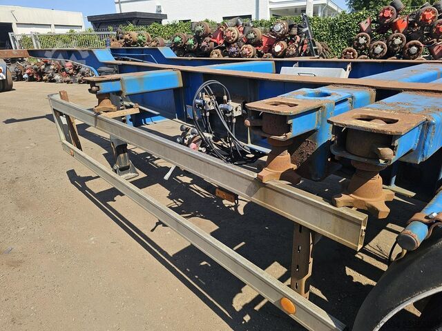Transport de conteneurs HRD NT CON.40 foot extendible chassis  2 x 20 foot ...