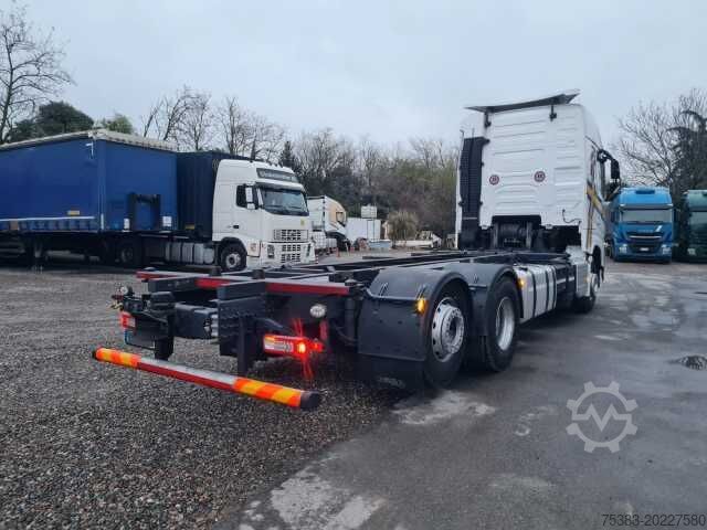 Camión con caja móvil Volvo FH 460 6X2