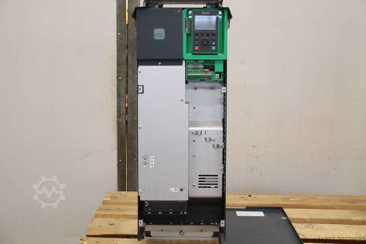 محول التردد 90 كيلوواط Schneider Electric** Altivar 630 ATV630D90N4