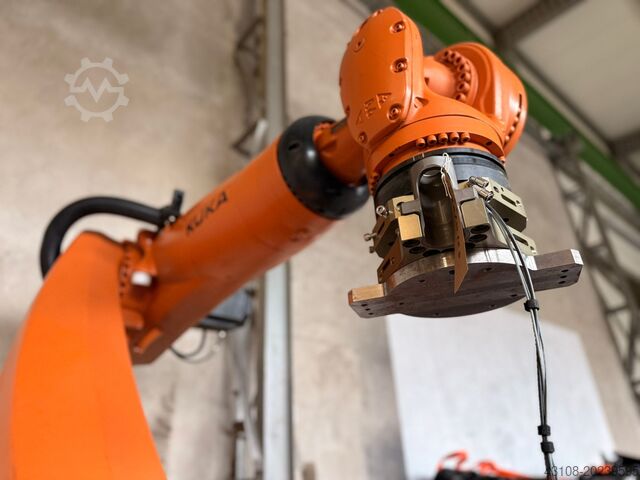 Industrijski robot KUKA KR 240 R2900 C Ultra