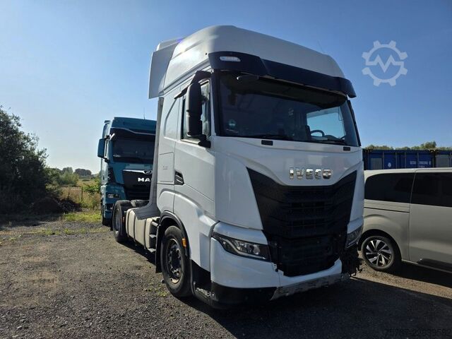 Unit traktor standard IVECO 490 S-Way mit kleinem Unfallschaden, Retarder