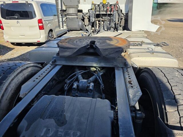 Unit traktor standard IVECO 490 S-Way mit kleinem Unfallschaden, Retarder