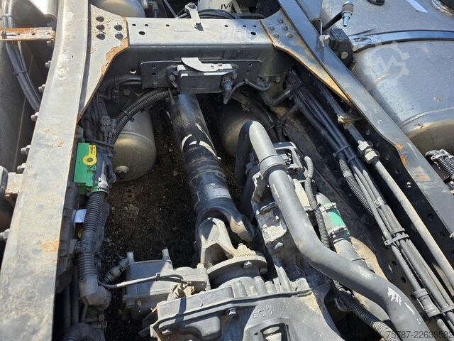 Unit traktor standard IVECO 490 S-Way mit kleinem Unfallschaden, Retarder
